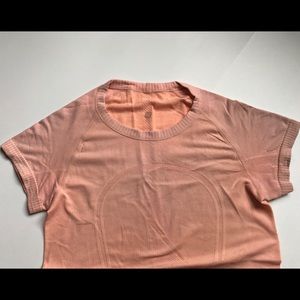 Lululemon peach t-shirt